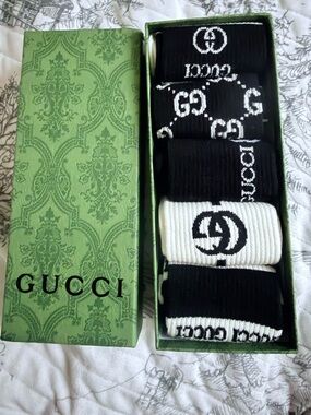Gucci Black and White Logo Sock Gift Set